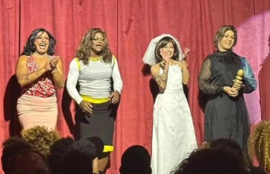 O MOMENTO! Drag Queens cariocas homenageiam Fernanda Torres em concurso e são ovacionadas